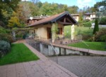 Lago-Como-Menaggio-villetta-in-residence-con-piscina-campo-da-tennis-e-bocce.-Villetta-con-giardino-privato-e-garage-21
